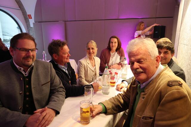 Altbürgermeister Anton Kaufmann (vorne, 2. v.l.) | Foto: Maria Tiefenbacher-Schöndorfer, 2023