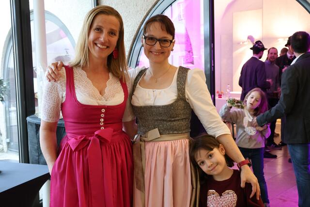 Gudrun Heger (v. l., TVB Golling) und "ihre" IG Obfrau Franziska Wagner. | Foto: Maria Tiefenbacher-Schöndorfer, 2023