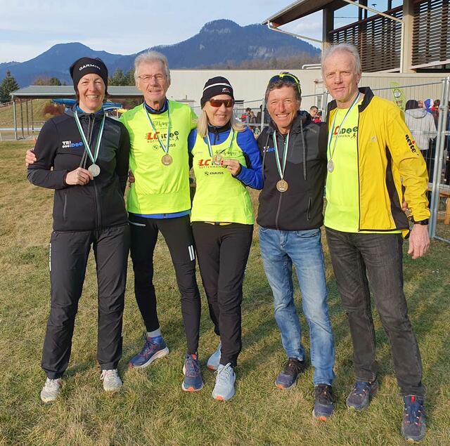 Bild von der Crosslauf-Meisterschaft in Frohnleiten: Leni Grüßer, Helmut und Waltraud Grassegger, Hans Grüßer und Helmut Schaupensteiner | Foto: KK