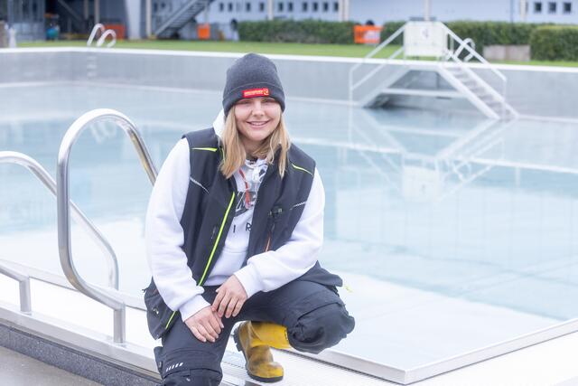 Sarah Schreier (Betriebsleitung Volksgarten Bad) bereitet sich auf die heurige Freibadsaison vor.  | Foto: Wildbild 