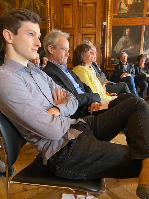 Ein begeistertes Publikum: Rafael Catalá (2.v.l.) mit seinem Sohn und Schloss Seggau-Direktorin Andrea Kager-Schwar | Foto: Henry Sams