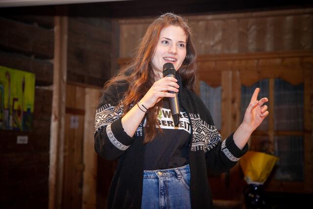 Poetry Slammerin Helene Ziegler aus dem Oberpinzgau bei einer Einlage. | Foto: Anna Pirato - die Grünen Salzburg