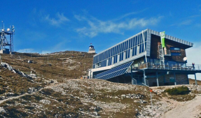 Im Sommer ist das Gipfelhaus am Dobratsch ein Touristenmagnet. | Foto: Rudolf Aichholzer
