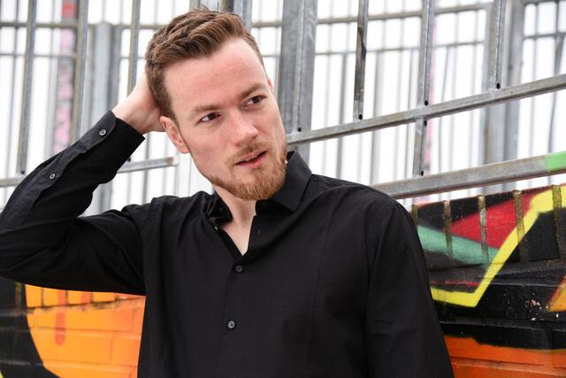 Robert Prosser lebt in Alpbach und Wien. Für sein  Romanprojekt „Die andere Stadt“ erhielt er eines der großen Literaturstipendien des Landes Tirol 2023/24.  | Foto: Hauke