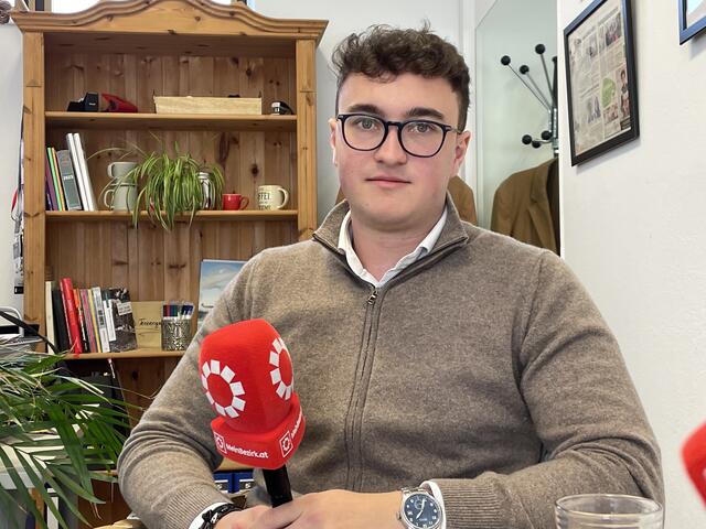 JONAS IRNBERGER:  "Ich bin 20 Jahre alt und komme aus Scheffau am Tennengebirge und ich darf zur Zeit meinen Zivildienst beim Roten Kreuz in Hallein ableisten." | Foto: Martin Schöndorfer, 2023