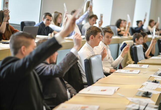 Zweimal im Schuljahr steht das Schülerinnen- und Schülerparlament im Kärntner Landtag auf dem Programm. Heute ist es wieder soweit. | Foto: LPD Kärnten/Bauer