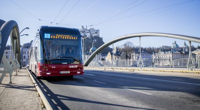 So wollen die Kandidaten der Landtagsparteien aus der Stadt Salzburg  für eine Verbesserung des öffentlichen Verkehrs sorgen.
 | Foto: Franz Neumayr