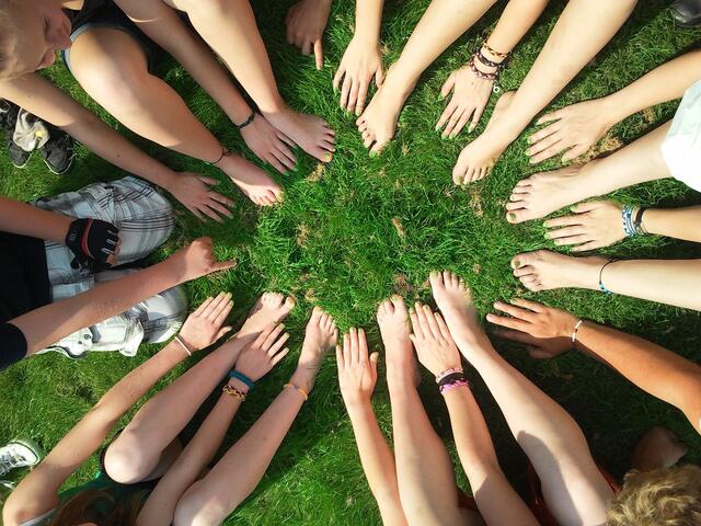 Viele Menschen engagieren sich ehrenamtlich. | Foto: pixabay