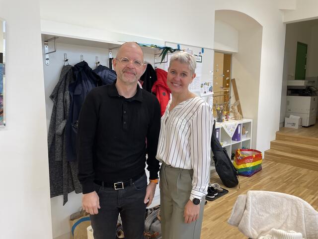 Boris Gloger und Schulleitung Claudia Höller sind überzeugt, dass "Scrum4School" die Zukunft ist. | Foto: Alexander Paulus