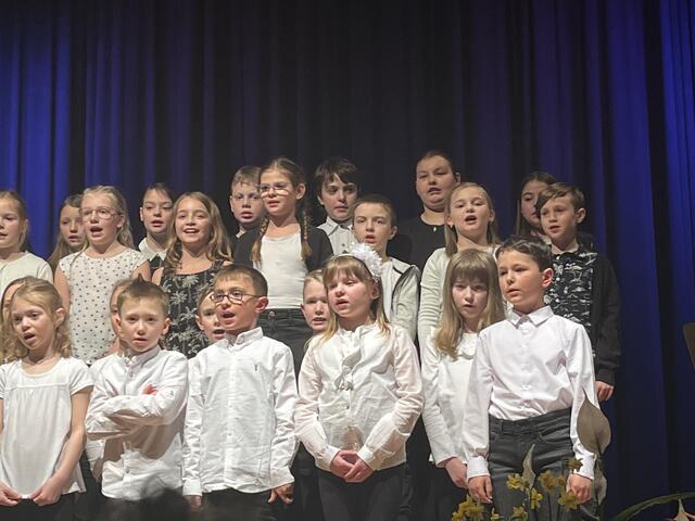 Der Volksschulchor Waidhofen/Thaya.