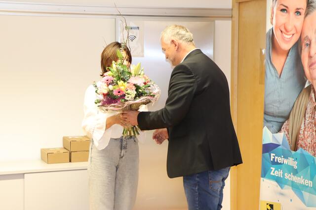 RegioL-Obmann Bgm. Helmut Mall dankte Waltraud Handle für ihr Engagement. | Foto: Othmar Kolp