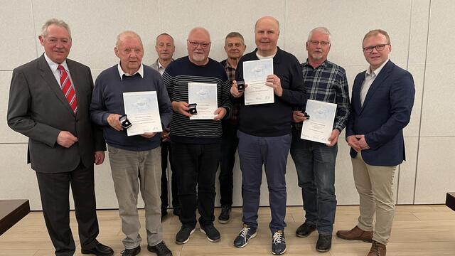 Obmann Viktor Sigl, Karl Haider, Obm.-Stv. Erich Gruber, Rudolf Steindl, Wasserwart u. Obm.-Stv. Josef Prinz, Gerhard Nenning, Rudolf Überreiter und Vizebürgermeister Markus Brandstetter | Foto: Wassergenossenschaft Bad Kreuzen
