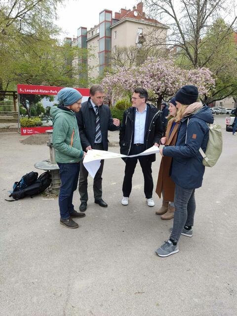 Die Pläne zur Neugestaltung werden diskutiert. | Foto: Patricia Kornfeld