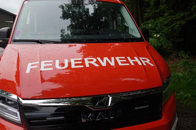 Beim Eintreffen war die Feuerwehr Michaelbeuern bereits dabei am Aignerbach eine Ölsperre zu errichten. | Foto: Emanuel Hasenauer (Symbolbild)
