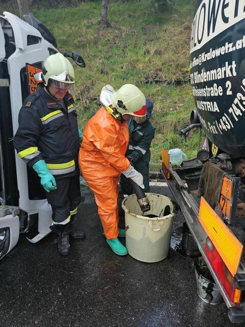 Die Feuerwehren Gföhl, Lengenfeld und Krems waren im Einsatz. | Foto: Manfred Wimmer, FF Krems