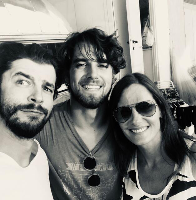 Selfie vom Filmset mit Otto Jaus, Thomas Kloss (Szenenbild Assistenz) und Daniela Matschnig (erste Aufnahmeleitung)
 | Foto: Privat