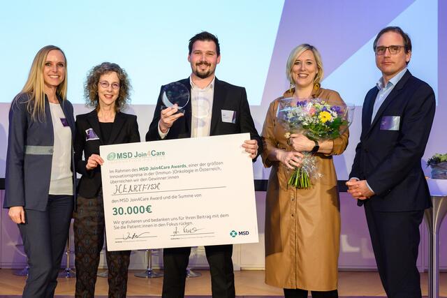 Arzt und Projektleiter David Kiesl erhielt für seine App "Heartfish" für Krebspatienten den MSD Join4Care Award.  | Foto: Gregor Nesvadba