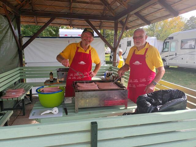 Neben Gesellschaftsspielen und Glückshafen gibt es für die Camperinnen und Camper auch Lagerfeuer und Grillerei - das Miteinander bildet einen wesentlichen Schwerpunkt in der Vereinsarbeit der Campingfreunde.  | Foto: VDCF