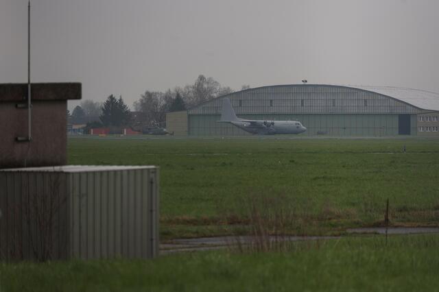 Auslöser für den Einsatz war die Rauchentwicklung bei einem Luftfahrzeug. | Foto: laumat.at/Matthias Lauber