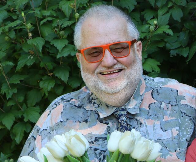 Paul Ebhart möchte auf die Abtretung eines Gemeindegrundes an den Bürgermeister hinweisen. | Foto: Potmesil