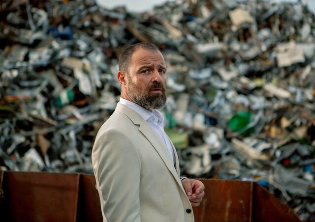 Juergen Maurer zeigt wieder, dass er die Rolle des Bösewichts drauf haut. | Foto: Aichholzer Film/Ioan Gavriel
