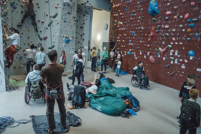 Veranstaltungen wie das INKlettern sollen die gegenseitige Akzeptanz fördern. Am 31. März war der arl.park Veranstaltungsort. | Foto: Christopher Erhart