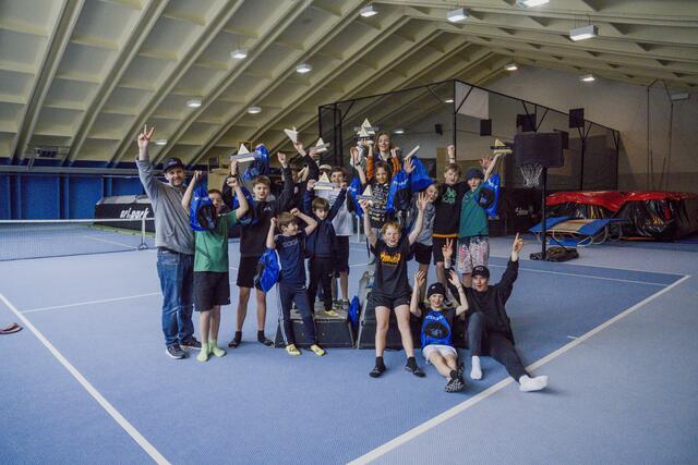 14 Jugendliche aus fünf Ski-Clubs des Bezirks Landeck nahmen an der Oberlandtour am 16. April im arl.park teil. | Foto: Christopher Erhart