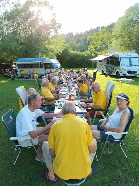 Der Verein der Campingfreunde bei einem Ausflug: Das gemütliche Beisammensein und der Austausch stehen im Mittelpunkt der Reisen.  | Foto: VDCF