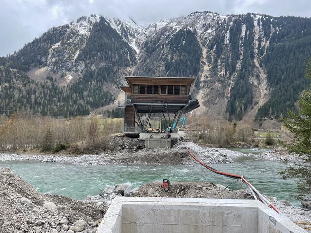Der Blick von der anderen Lechseite, als von Klimm aus: Das Naturparkhaus ist von dieser Seite her überhaupt nicht erreichbar. | Foto: Reichel