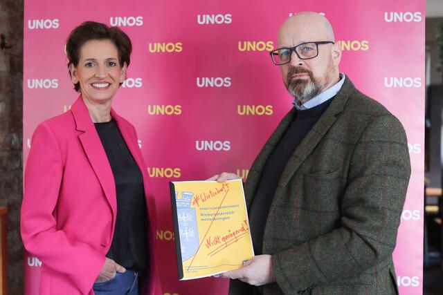 „Die niederösterreichische Landesregierung hat völlig auf die Wirtschaft vergessen und bietet keine Zukunftsperspektiven“, kritisieren Jürgen Margetich (UNOS) und Indra Collini (NEOS).

 | Foto: UNOS/Günther Peroutka