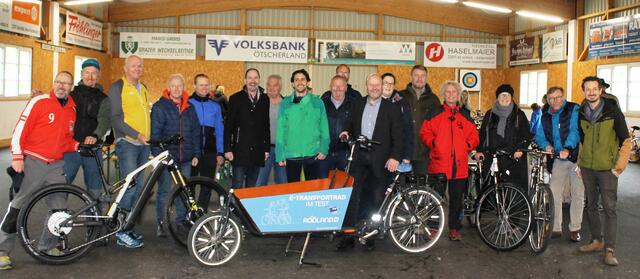 Der Fahrradbasar in Scheibbs musste aufgrund anhaltenden Regens in die Stocksporthalle verlegt werden. | Foto: Joseph Hofmarcher
