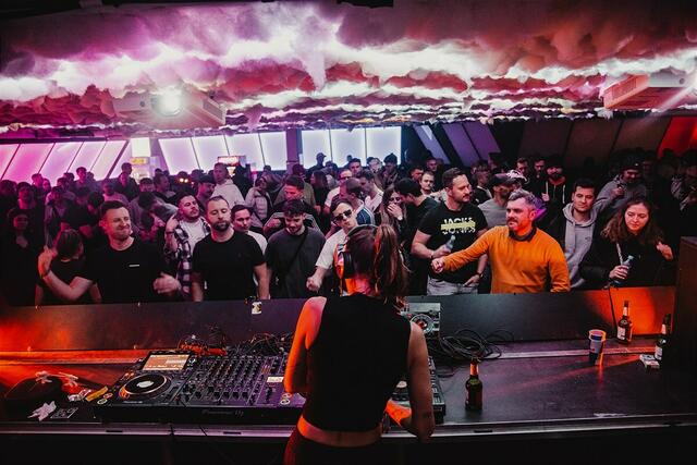 Das Rave on Snow 2022 war schon einige Zeit vor Beginn ausverkauft, also ein richtiger Publikumsmagnet. | Foto: Markus Landauer