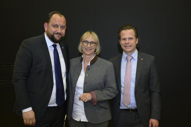 Christoph Grassmugg, Karin Wiesegger-Eck (BH Leibnitz) und Wolfgang Draxler nach der Angelobung. | Foto: Pixelmaker