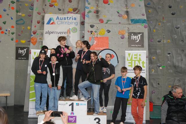 Als Sieger der 7. und 8. Schulstufe konnte sich das Gymnasium in der Au behaupten, gefolgt von der Sportmittelschule Imst und dem Gymnasium Kufstein. | Foto: Andy Knabl