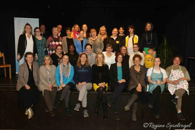 Julia Karner freute sich über 25 Aussteller, die Produkte zu den Themen Gesundheit, Wohlbefinden, Fitness, Bewegung, Ernährung, Kinder, Sport, Wellness und Musik präsentierten. Die Vernetzung der Region ist Julia Karner ein Anliegen.