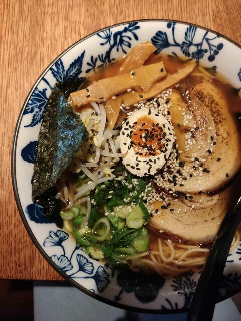 Das Gericht "Tokyo Ramen" besteht unter anderem aus geschmortem Schweinebauch und marinierten Bambussprossen. | Foto: Patricia Kornfeld