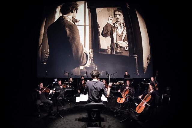 Für den Stummfilm "Das alte Gesetz" komponierte Philippe Schoeller die neue Musik. | Foto: Ulf Büschleb