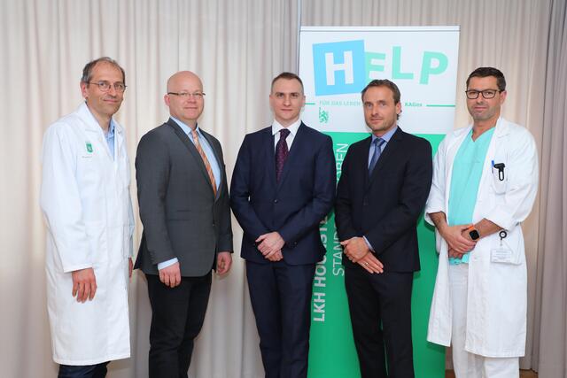 Thomas Brunner, Bodó Koppany, Mihael Rudes, Lorenz Erler und Markus Luidold (v.l.) wurden als neue ärztliche Führungskräfte am LKH Hochsteiermark Standort Leoben vorgestellt.  | Foto: Freisinger