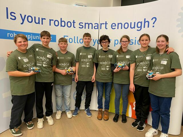 Das erfolgreiche Robotikteam der MS St. Marein: Simon Donner, Noah Glieder, Michael Nöst, Daniel Nöst, Tristan Elsasser, Jasmin Leopold, Johanna Moschner und Tanja Reißner. | Foto: privat