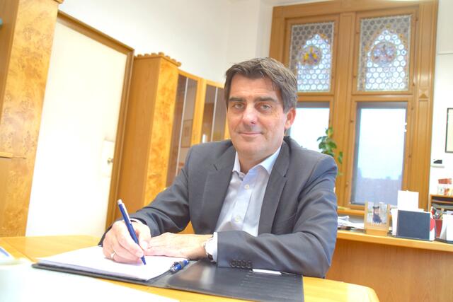 Seit 13 Jahren Bürgermeister von Korneuburg: Christian Gepp blickt zurück. | Foto: Sandra Schütz