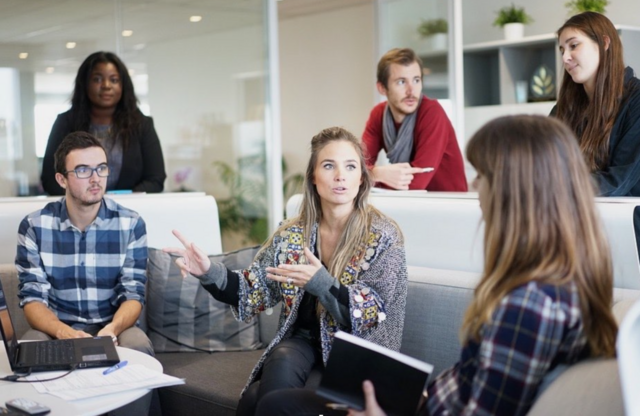 Gemeinsam mit einer Expertin oder einem Experten erarbeiten Unternehmen im Rahmen der Initiative "Mehr vom Leben für Betriebe" Präventionsmaßnahmen. | Foto: Pixabay