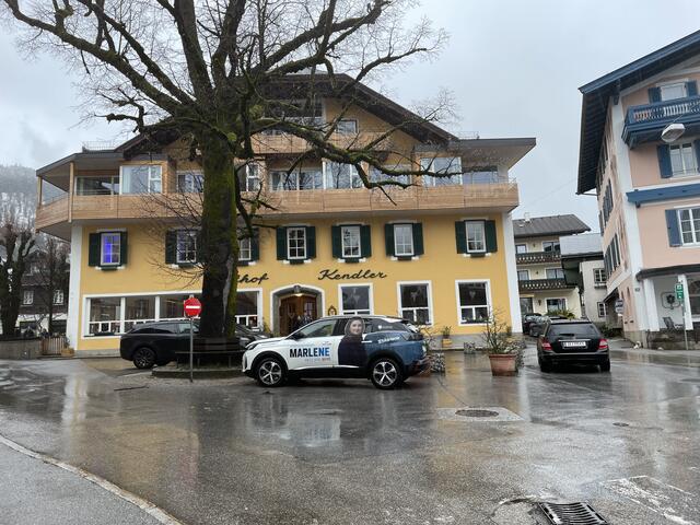 Im Hotel Kendler fanden sich viele Flachgauer und Flachgauerinnen im Saal ein.  | Foto: sm