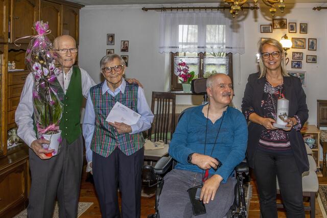 v.l.n.r. Wohlmertsberger Ferdinand sen., Wohlmertsberger Hildegard, Wohlmertsberger Ferdinand jun., Bürgermeisterin Török | Foto: Marktgemeinde Zwentendorf