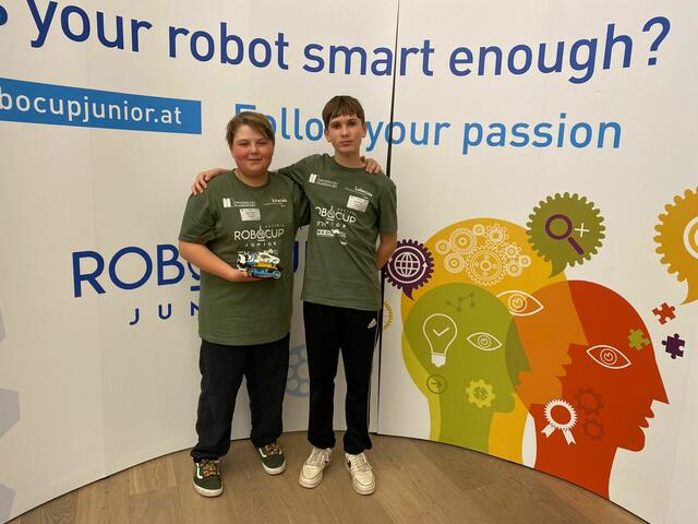 Österreichs Nummer 1 in Robotik:  die Staatsmeister Simon Donner und Noah Glieder. | Foto: privat