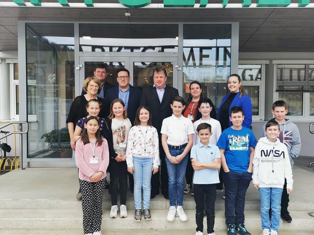 Der neue Gamlitzer Kindergemeinderat mit dem Vorstand der Marktgemeinde. | Foto: Gemeinde