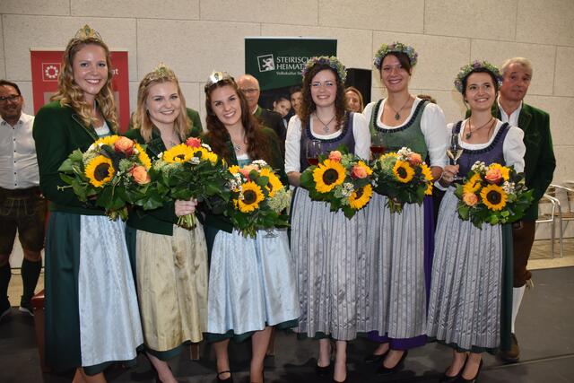 2022 fand die Krönung der Hoheiten Lisa, Sophie und Marlene bei der Steirischen Weinwoche statt. | Foto: Waltraud Fischer