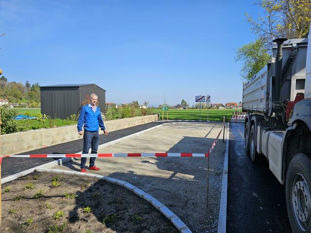 Rasenparkplatz (der noch anwachsen muss) | Foto: Gemeinde Weinburg