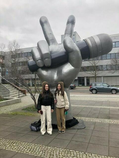 Die Schwestern konnten die Jury beeindrucken und sicherten sich einen Platz in der nächsten Runde. | Foto: Starlinger