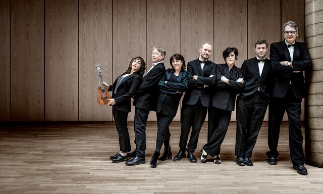 „The Ukulele Orchestra of Great Britain“ kommt im Rahmen des Arsonore Kammermusikfestivals erstmals nach Graz und wird das Publikum in der Grazer Oper begeistern. | Foto: Stefan Mager