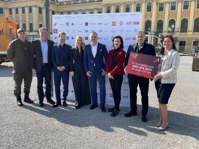 Im Rahmen der Pressekonferenz wurden weitere namhafte Künstlerinnen und Künstler, die an der Benefizshow teilnehmen, bekannt gegeben. | Foto: Patricia Hillinger